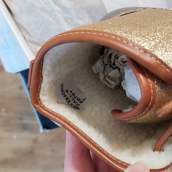 Brand new fur lined glitter duck boot - Picture 4 of 5